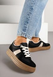 Czarne Sneakersy Klasyczne Tenisówki na Tłoczonej Platformie Nanislla. Czarne obuwie sportowe damskie Born2be, bez wzorów, bez zapięcia. Za 74.99 zł.
