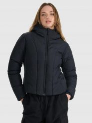 KURTKA DAMSKA PUCHOWA 4F ZIMOWA TDJAF0706 CZARNA. Czarne kurtki damskie 4F, na zimę, l, bez wzorów, z puchu, bez kaptura. Za 329.99 zł.