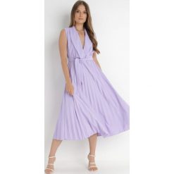 Jasnofioletowa Sukienka Ymir. Fioletowe sukienki damskie Born2be, bez wzorów, z materiału, eleganckie, bez ramiączek. Za 89.99 zł.