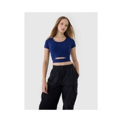 T-shirt crop top gładki damski 4F 4FRSS25TTSHF2695. Niebieskie t-shirty damskie 4F, bez wzorów, z bawełny, bez kołnierzyka. Za 34.99 zł.