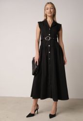 Czarna Koszulowa Sukienka Bez Rękawów Ozdobiona Paskiem z Klamrą Phalixia. Czarne sukienki damskie Born2be, z aplikacjami, eleganckie, bez ramiączek. Za 179.99 zł.