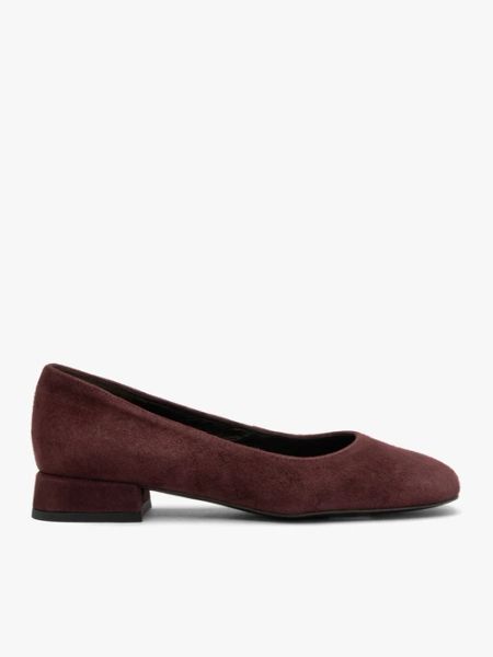 Bordowe welurowe czółenka. Czerwone czółenka damskie Brawo sp. z o.o., z aplikacjami, ze skóry, bez obcasa, na obcasie. Za 349.99 zł.