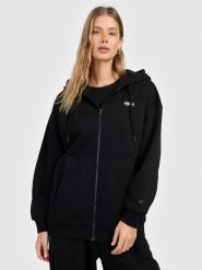 4F Bluza dresowa rozpinana z kapturem damska - czarna M. Czarne kardigany damskie 4F, m, bez wzorów, z dresówki. W wyprzedaży za 159.99 zł.