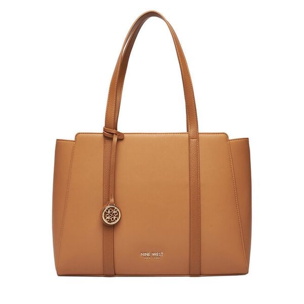 Torebka Nine West. Brązowe torebki klasyczne damskie Nine West, bez dodatków. Za 249.99 zł.