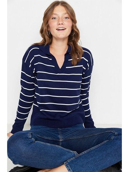 Trendyol Sweter w kolorze granatowo-białym rozmiar: M. Niebieskie swetry klasyczne damskie Trendyol, m, bez kołnierzyka. Za 87.40 zł.