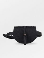 Becksöndergaard Skórzana saszetka w kolorze czarnym - 17,5 x 11 x 9 cm rozmiar: onesize. Czarne nerki i saszetki damskie Becksöndergaard, bez wzorów, z materiału. Za 217.99 zł.