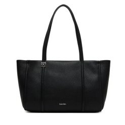 Torebka Calvin Klein. Czarne shopper bag Calvin Klein, bez wzorów, bez dodatków. Za 649.99 zł.
