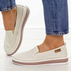 Beżowe ażurowe skórzane półbuty damskie Cambell 87322. Brązowe półbuty damskie Cambell, na jesień, w ażurowe wzory, z jeansu, z okrągłym noskiem, bez obcasa, na płaskiej podeszwie, bez zapięcia. Za 219.00 zł.