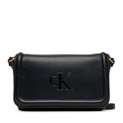 Torebka Calvin Klein. Czarne listonoszki damskie Calvin Klein, bez wzorów, bez dodatków. Za 259.99 zł.