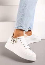 Biało-Beżowe Sneakersy na Platformie z Ozdobnym Łańcuszkiem i Sznurowaniem Raelffe. Białe obuwie sportowe damskie Born2be, z materiału, bez zapięcia. Za 84.99 zł.