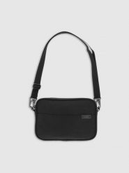 4F Saszetka crossbody uniseks - czarna Uniwersalny. Czarne nerki i saszetki damskie 4F, bez wzorów, z syntetyku. W wyprzedaży za 59.99 zł.