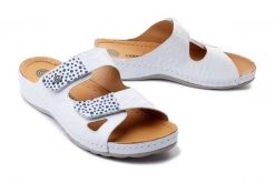 DR. BRINKMANN 700226-03 weiss, klapki profilaktyczne damskie. Białe klapki damskie Dr. Brinkmann, bez wzorów, ze skóry, bez obcasa, bez zapięcia. Za 309.90 zł.