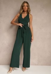 Ciemnozielony Kombinezon o Taliowanym Kroju z Dekoltem Halter i Wiązanym Paskiem Malisena. Zielone sukienki damskie Renee, bez wzorów, eleganckie, bez ramiączek. W wyprzedaży za 119.99 zł.