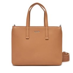 Torebka Calvin Klein. Brązowe torebki klasyczne damskie Calvin Klein, bez dodatków. Za 379.99 zł.