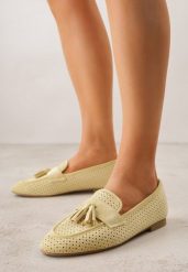 Żółte Perforowane Mokasyny z Imitacji Zamszu Zdobione Frędzlami Vaeliane. Żółte mokasyny damskie Renee, z zamszu, bez obcasa. Za 89.99 zł.