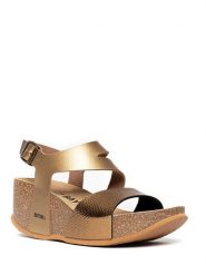BAYTON Sandały "Ibiza" w kolorze miedzianym na koturnie rozmiar: 39. Brązowe sandały damskie Bayton, bez wzorów, z otwartym noskiem, bez obcasa, na koturnie, bez zapięcia. Za 214.45 zł.
