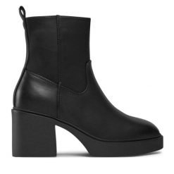 Botki ONLY. Czarne botki damskie Only, bez obcasa, na słupku, bez zapięcia. Za 339.99 zł.