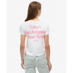 Dopasowana koszulka Core Logo City. Białe koszulki sportowe damskie Superdry, bez wzorów, z bawełny, bez ramiączek. W wyprzedaży za 137.65 zł.