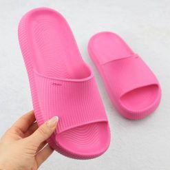 Klapki damskie basenowe plażowe różowe Zaxy RR285054. Czerwone klapki damskie Zaxy, bez wzorów, z gumy, bez obcasa, bez zapięcia. Za 146.99 zł.