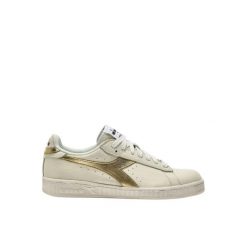 Sneakersy damskie Diadora Game L Low Waxed Metal. Białe obuwie sportowe damskie Diadora, bez zapięcia. W wyprzedaży za 395.00 zł.