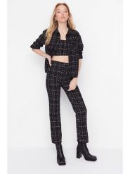 Trendyol Spodnie w kolorze czarnym rozmiar: 40. Czarne spodnie materiałowe damskie Trendyol, bez wzorów, z bawełny. Za 52.99 zł.