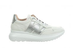 Sneakersy Wonders A-4002 Off 138021, Biały, Skóra naturalna - 41. Białe obuwie sportowe damskie Wonders, ze skóry, bez zapięcia. W wyprzedaży za 440.10 zł.