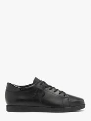 Czarne sneakersy ze skóry licowej. Czarne obuwie sportowe casual damskie Ryłko, ze skóry, bez zapięcia. Za 379.99 zł.