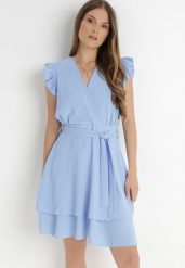 Jasnoniebieska Sukienka Kopertowa z Falbankami i Wiązaniem Dalim. Niebieskie sukienki damskie Born2be, z aplikacjami, z materiału, bez ramiączek. Za 139.99 zł.