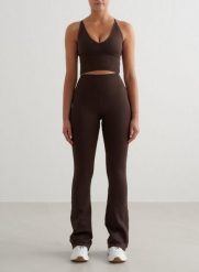 Damskie legginsy bezszwowe rozszerzane, squat proof Shape Seamless czekoladowe. Brązowe legginsy damskie Aim'n, l, bez wzorów, z dzianiny. Za 339.00 zł.
