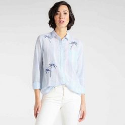 LEE ONE POCKET SHIRT DAMSKA KOSZULA SKY BLUE L45TIMNR 112110555. Niebieskie koszule damskie Lee, l, bez wzorów, bez kołnierzyka, bez ramiączek. Za 129.99 zł.