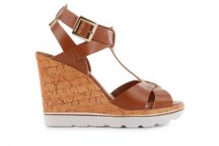 Sandały Dijean 457 721 At. Hazelnt, Brąz, Skóra naturalna - 40. Brązowe sandały damskie Dijean, bez wzorów, ze skóry, bez obcasa, na koturnie, bez zapięcia. W wyprzedaży za 26.10 zł.