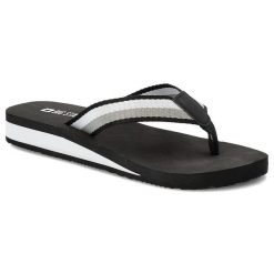 Czarne Japonki Big Star Wygodne Buty Damskie. Czarne klapki damskie Big Star, z aplikacjami, z tworzywa sztucznego, bez obcasa, bez zapięcia. Za 79.99 zł.