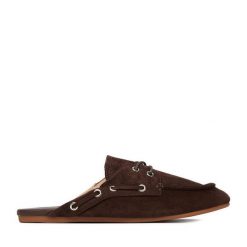 Klapki JENNY. Brązowe klapki damskie Jenny, bez wzorów, bez obcasa, bez zapięcia. Za 119.99 zł.