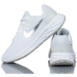 Buty do biegania damskie Nike Revolution 6 NN. Białe obuwie sportowe damskie Nike, z gumy, bez zapięcia, do biegania, Nike Revolution. Za 345.00 zł.