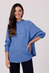Luźny sweter damski z szerokimi rękawami niebieski. Niebieskie swetry klasyczne damskie BE Knit, uniwersalny, z jeansu, bez kołnierzyka. Za 249.00 zł.