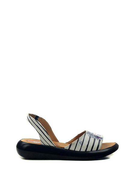 Goby Sandały w kolorze białym ze wzorem rozmiar: 39. Białe sandały damskie Goby, bez wzorów, z otwartym noskiem, bez obcasa, bez zapięcia. Za 161.73 zł.