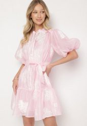 Różowa Koszulowa Przezroczysta Sukienka z Bawełną Haftami i Paskiem Lirulira. Czerwone sukienki damskie Born2be, bez wzorów, z bawełny, eleganckie, bez ramiączek. W wyprzedaży za 169.99 zł.