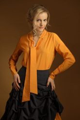 Złota koszula z kokardą. Żółte koszule damskie Hultaj Polski, na jesień, l, bez wzorów, z tkaniny, bez kołnierzyka, bez ramiączek. Za 339.00 zł.