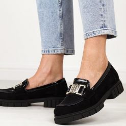 Czarne zamszowe Polskie mokasyny damskie, loafersy Deoni D309. Czarne mokasyny damskie Deoni, na jesień, z zamszu, z okrągłym noskiem, bez obcasa. Za 259.00 zł.