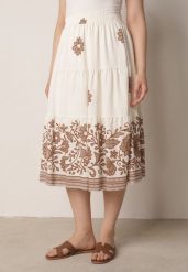 Brązowa Rozkloszowana Spódnica z Wiskozy w Kwiatowy Wzór Masterore. Brązowe spódnice damskie Born2be, do pracy, uniwersalny, bez wzorów, z jeansu, biznesowe, midi. Za 59.99 zł.