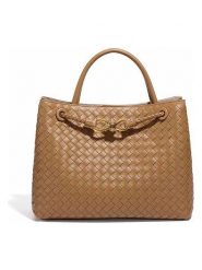 SUVRAI Torebka w kolorze jasnobrązowym - 30 x 23 x 13 cm rozmiar: onesize. Brązowe torebki klasyczne damskie SUVRAI, z materiału, bez dodatków. Za 152.99 zł.