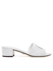 Dolce&Gabbana Klapki CR1755 AY329 Biały. Białe klapki damskie Dolce&Gabbana, bez wzorów, ze skóry, bez obcasa, bez zapięcia. Za 2,799.00 zł.