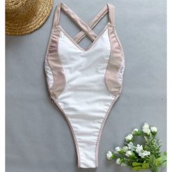 Strój kąpielowy jednoczęściowy z krzyżującymi ramiączkami odporny na chlor Otylie. Czerwone stroje jednoczęściowe Intica, bez wzorów, z materiału. Za 159.00 zł.