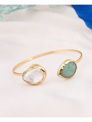 L'Atelier de Gaia Pozłacana bransoletka z amazonitami i masą perłową rozmiar: onesize. Białe bransoletki damskie L'Atelier de Gaia, pozłacane. Za 59.95 zł.