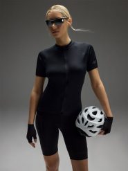 4F Legginsy kolarki rowerowe z żelową wkładką damskie - czarne L. Czarne legginsy damskie 4F, l, bez wzorów, z dzianiny. W wyprzedaży za 199.99 zł.