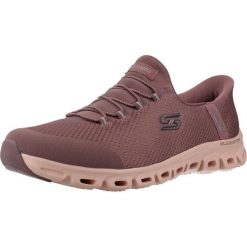 Buty SKECHERS SLIP-INS GLIDE STEP VIBEY Bordeaux. Czerwone obuwie trekkingowe damskie Skechers, z tkaniny, bez zapięcia. Za 357.65 zł.