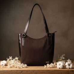 Shopperka hobo bag SHE skóra zamszowa 603 czekolada. Brązowe shopper bag SHE, bez wzorów, z materiału, duże, bez dodatków. Za 399.99 zł.