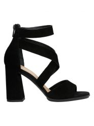 Wojas Skórzane sandały w kolorze czarnym na obcasie rozmiar: 38. Czarne sandały damskie Wojas, bez wzorów, ze skóry, z otwartym noskiem, bez obcasa, na koturnie, bez zapięcia. Za 278.66 zł.