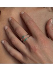 Les Petites Précieuses Srebrny pierścionek ze szmaragdami rozmiar: 56. Szare pierścionki damskie Les Petites Précieuses, z szmaragdem, srebrne. Za 124.95 zł.