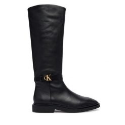 Kozaki Calvin Klein. Czarne kozaki damskie Calvin Klein, bez obcasa, na płaskiej podeszwie, bez zapięcia. Za 849.99 zł.